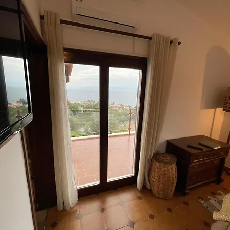 Melissiblue Fanis * Melíssion